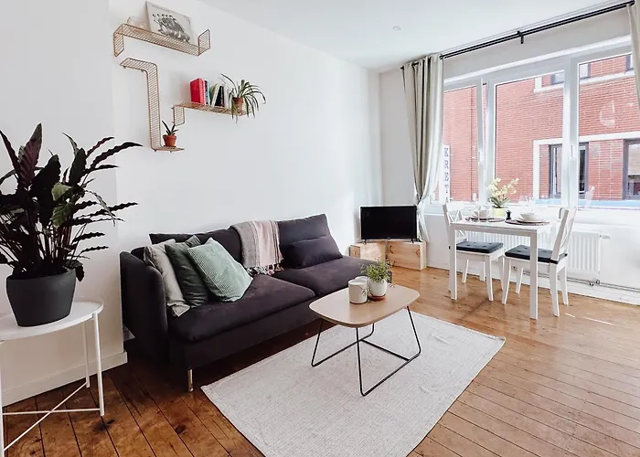 Sur - Sea, Sun, City-centre Apartment *